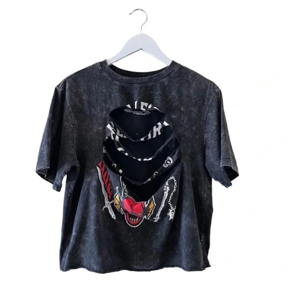Stranger Things Netflix Black  Graphic Short Sleeves Cropped T-Shirt SZ L #1068